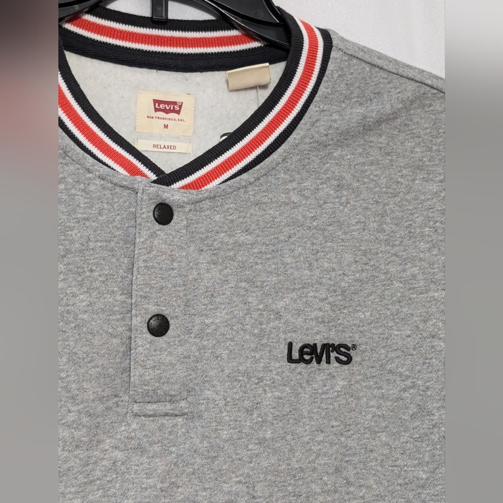 NWT Levi's Snap Crewneck Henley Embroidered Men's Grey Sweatshirt Size Medium - Picture 9 of 16